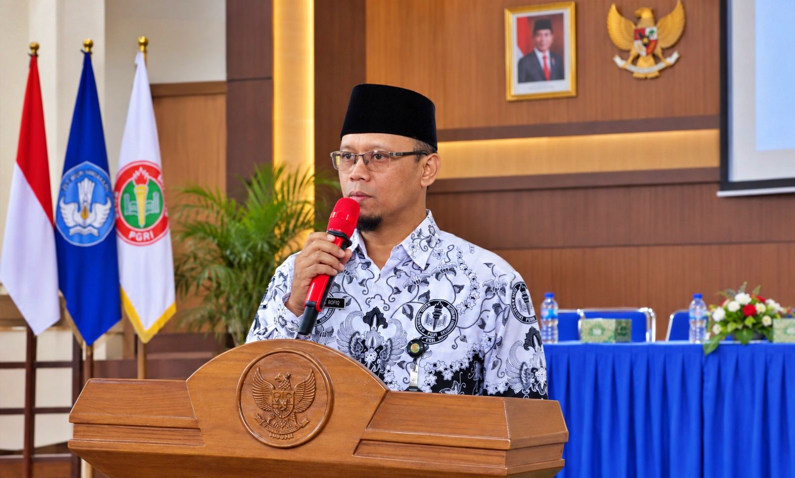 Ketua PGRI Kajoran, Muhammad Ainur Rofiq