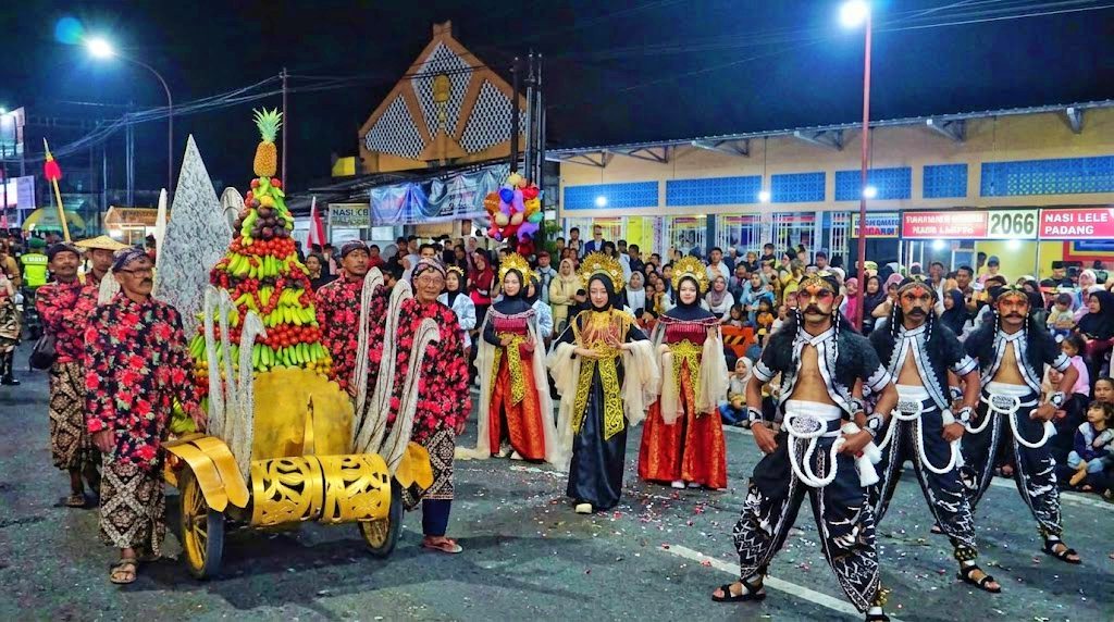 Pakis Maulud Festival Padukan Tradisi Budaya dan Nilai Keagamaan_Foto gabungan dokumentasi edit by AI