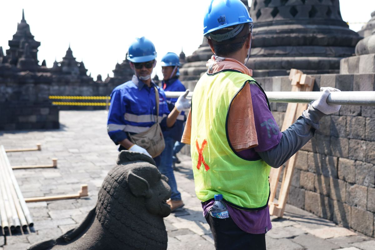 Proses pemugaran di kawasan Candi Borobudur_Foto_Sekretariat Museum dan Cagar Budaya
