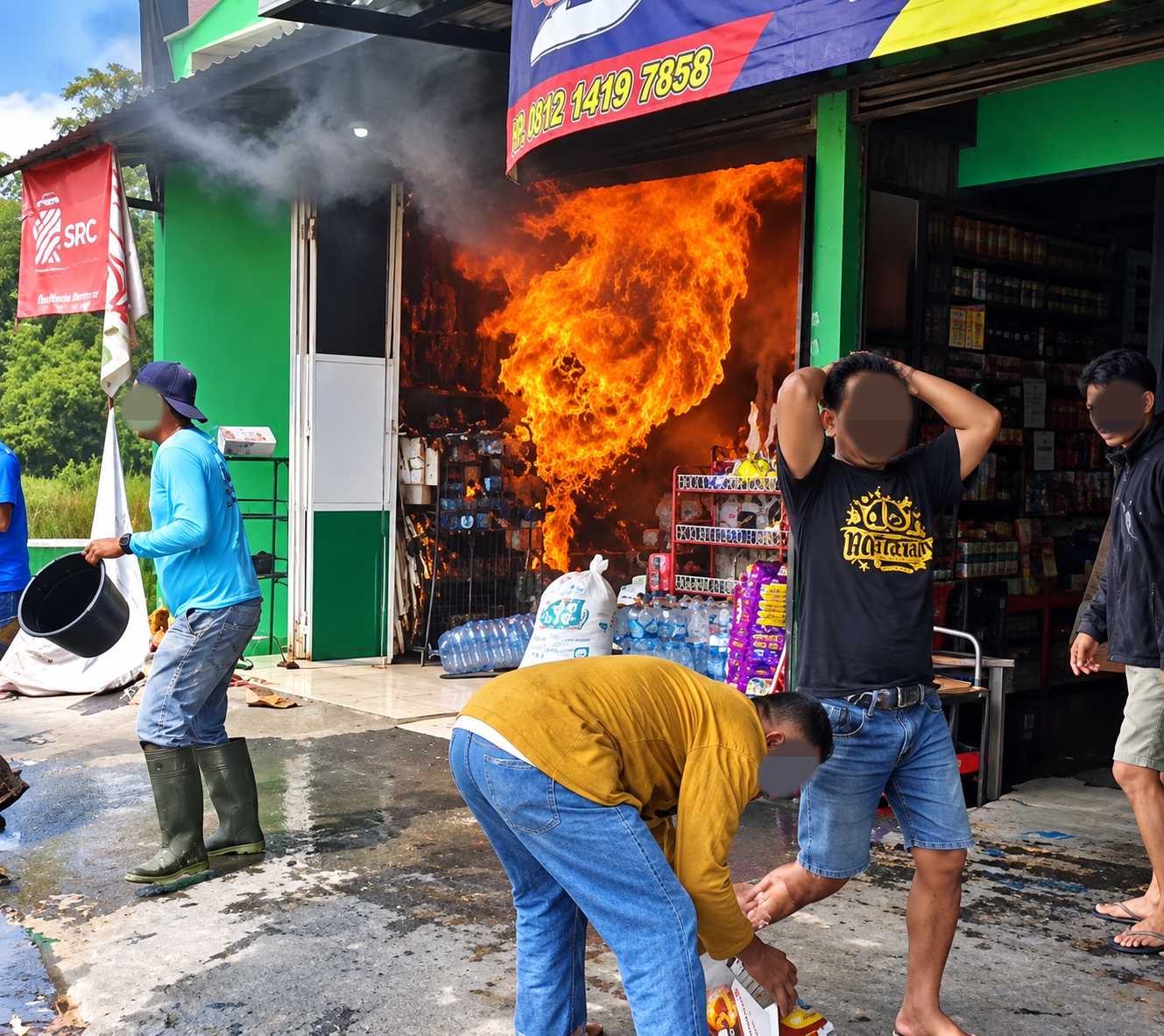 Toko Kelontong di Sriwedari Muntilan Terbakar, warga coba padamkan api