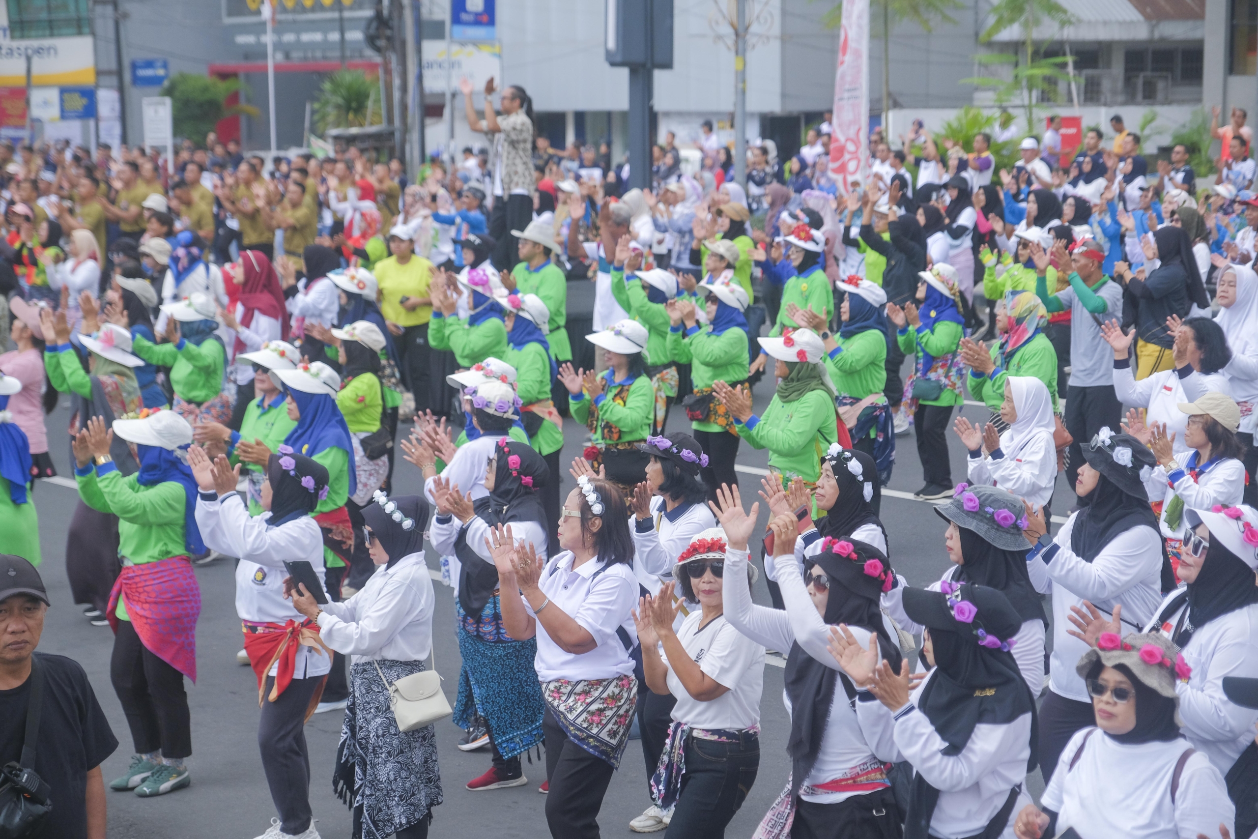 Ribuan Warga Magelang Padati Alun-Alun Ikuti Senam ASRI
