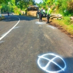 Petugas Satlantas Polresta Magelang saat olah TKP kecelakaan maut di Slumut Pakis Magelang_20 Oktober 2026