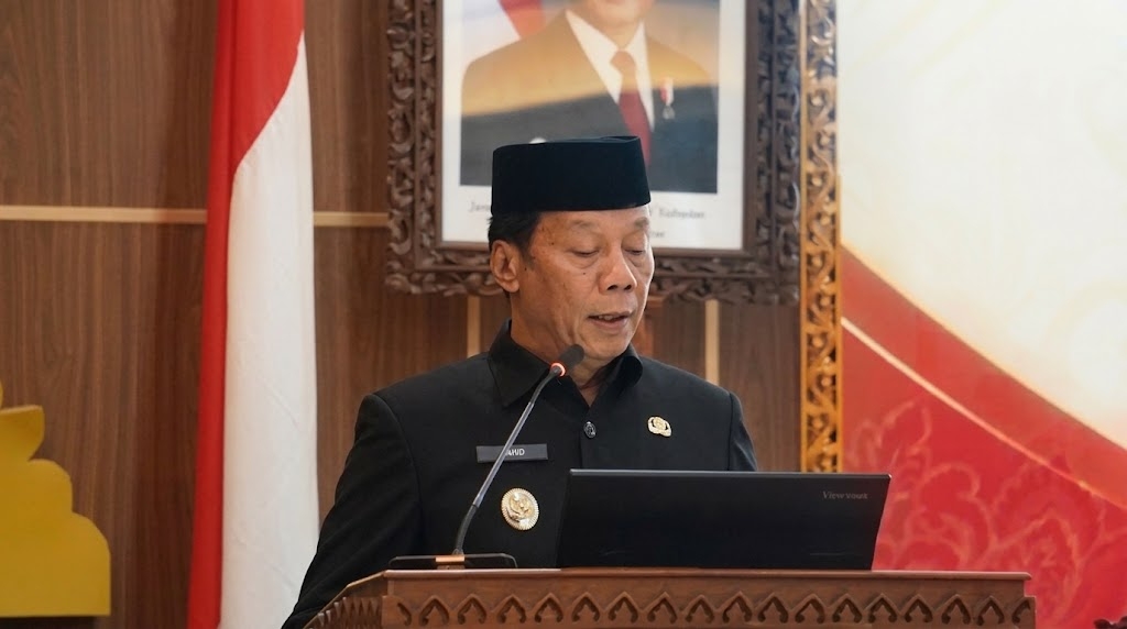 Wakil Bupati Magelang, Sahid, saat membacakan revisi Peraturan Daerah (Perda) Nomor 17 Tahun 2017 tentang Badan Permusyawaratan Desa (BPD) di Ruang Sidang Dprd Kabupaten Magelang, Selasa (12/10/2026) siang