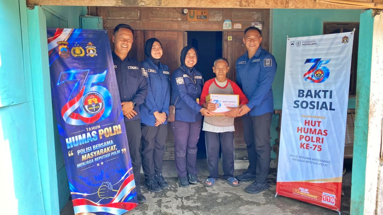 Sambut HUT ke-75 Humas Polri, Humas Polresta Magelang Salurkan Bantuan Sembako, Perkuat Kedekatan dengan Masyarakat