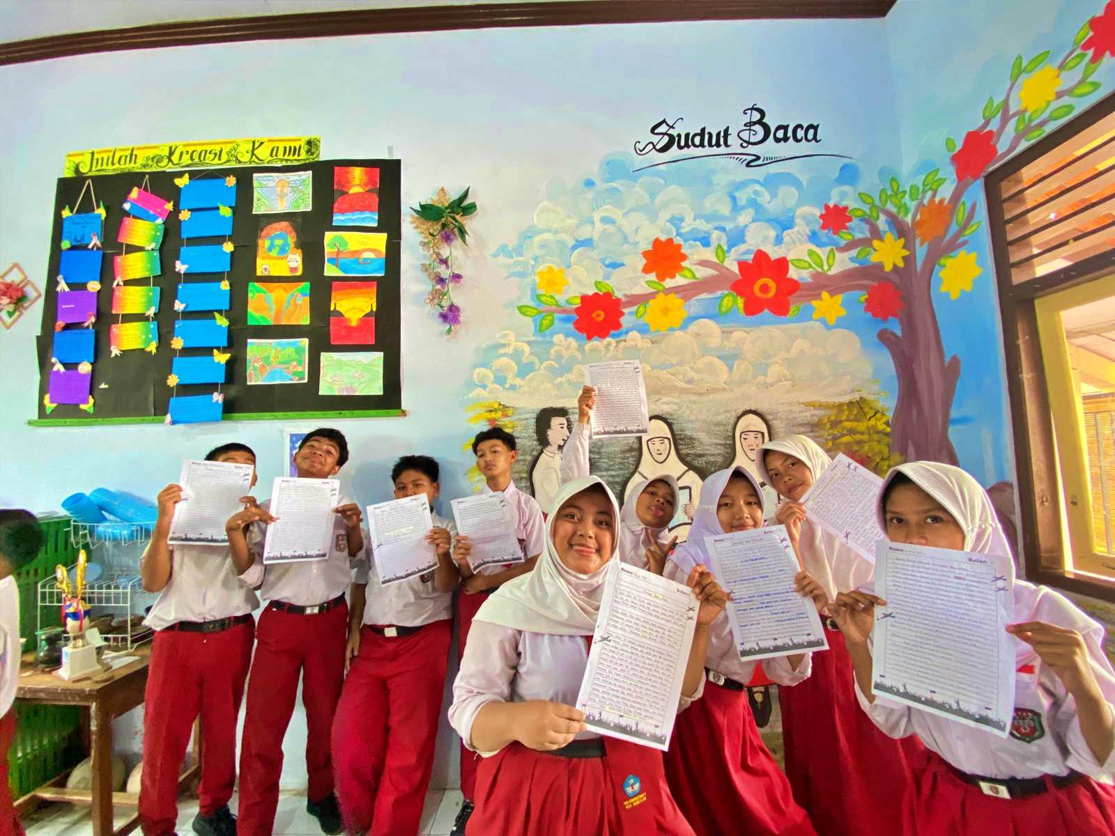 Semarakkan Hari Sumpah Pemuda dan Hari Bahasa, Mahasiswa PLP II Universitas Muhammadiyah Magelang Gelar Kegiatan Literasi Kreatif di SDN Gunungpring 2